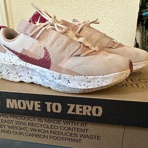 Nike Women's Beige and Red Sneakers